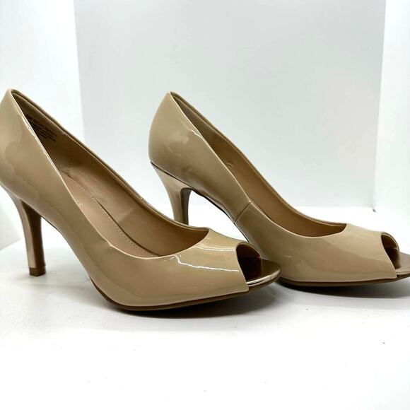 Mootsies Tootsies Peep Toe Nude Color Low Heel Open Toe heels size 8 - Picture 2 of 10